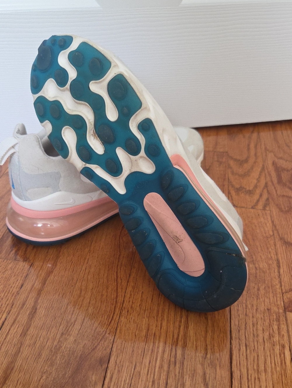 Nike Men's Air 270 React Sz 7.5 Or Women's 9 - Picture 2 of 6